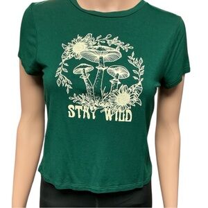 Papaya - NWT -  Green Crop Top Cap Sleeve Graphic